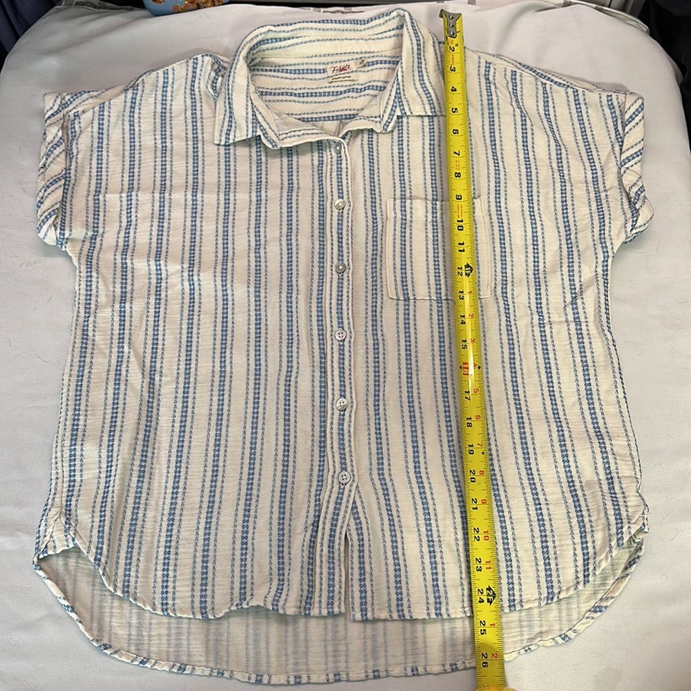 SOLD Faherty Ocean Catalina Stripe Ivory & Blue Short Sleeve Top EUC - Picture 11 of 16